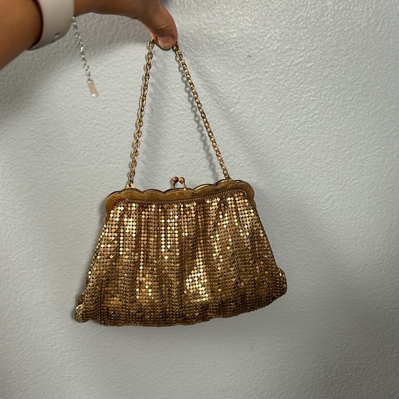 Very vintage gold Whiting & Davis small cocktail mesh bag with chain strap - Picture 2 of 16